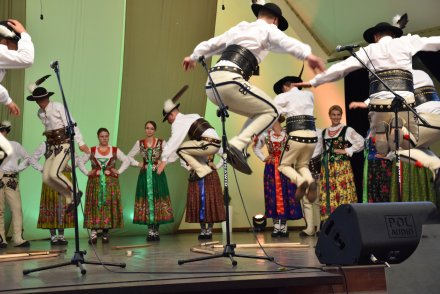 Piąty dzień Tygodnia Kultury Beskidzkiej w Wiśle - występy w wiślańskim amfiteatrze - Zespół Regle z Poronina